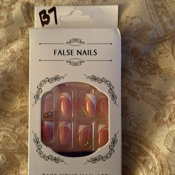 Press on nails - Picture 10 of 17